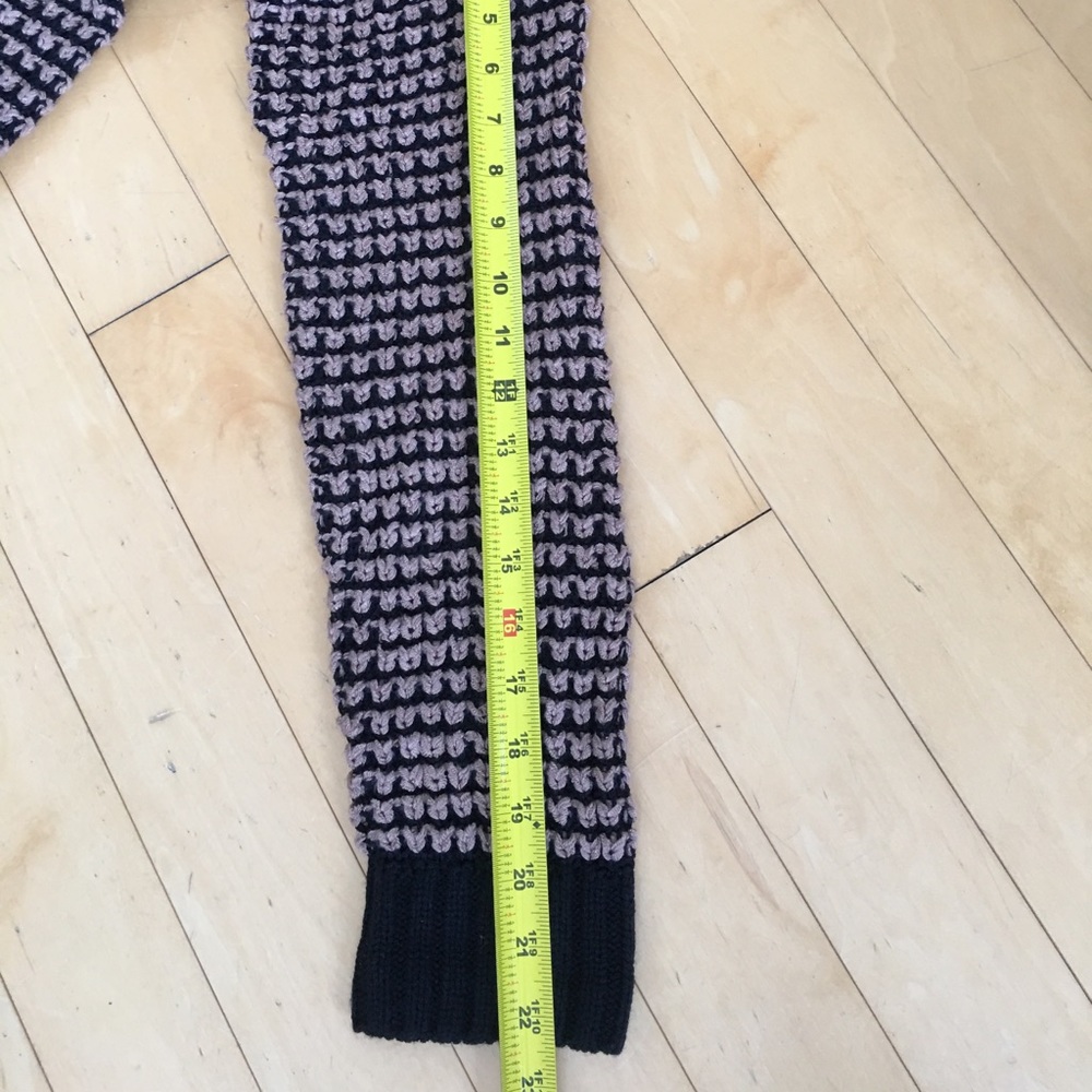 Hive & Honey: Knit Sweater - Picture 5 of 8